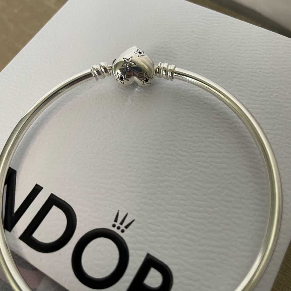 Pandora Silver Bangle with heart closure - Picture 3 of 5
